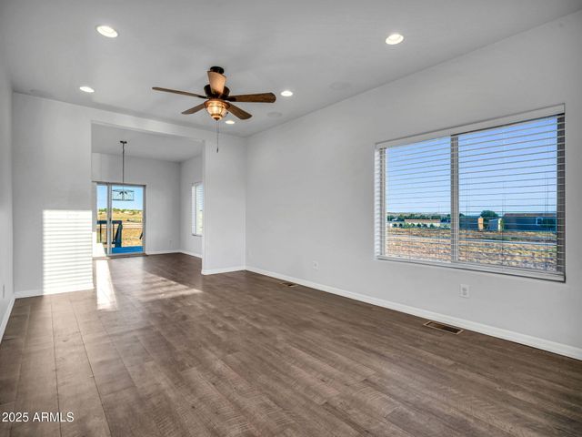 25099 N Constitution Drive, Paulden, AZ 86334