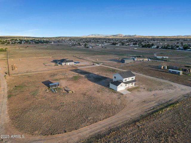 25099 N Constitution Drive, Paulden, AZ 86334