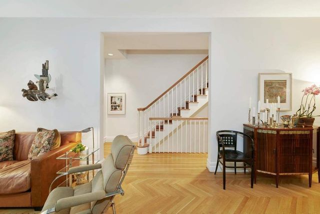 453 W 24th Street, New York City, NY 10011