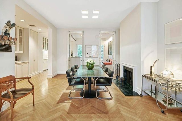 453 W 24th Street, New York City, NY 10011