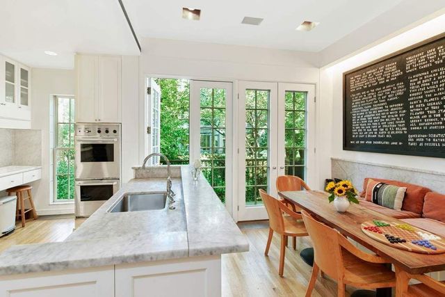 453 W 24th Street, New York City, NY 10011