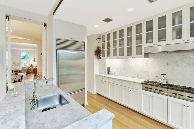 453 W 24th Street, New York City, NY 10011