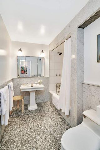 453 W 24th Street, New York City, NY 10011