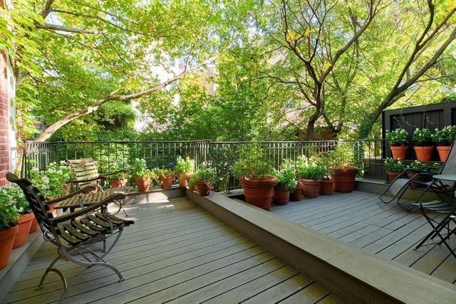 453 W 24th Street, New York City, NY 10011