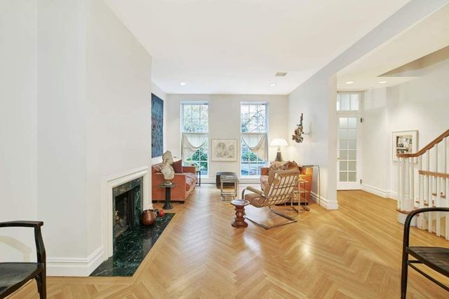 453 W 24th Street, New York City, NY 10011
