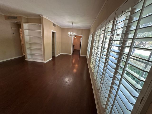 4349 Bellaire Drive S 128S, Fort Worth, TX 76109