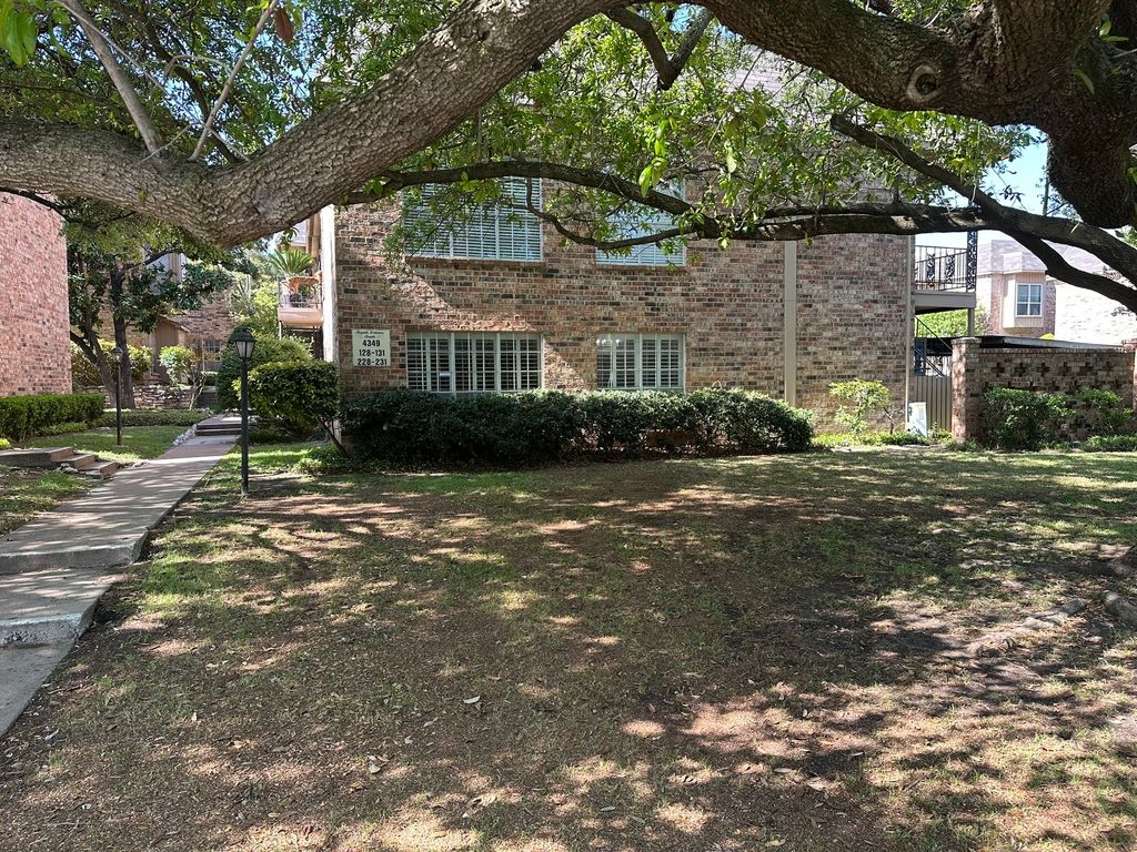 4349 Bellaire Drive S 128S, Fort Worth, TX 76109
