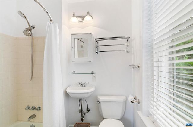 403 ALTAMONT CIR, Charlottesville, VA 22902