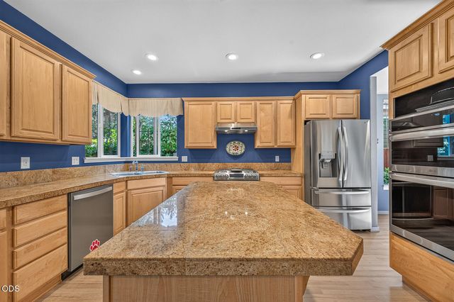 61042 Chamomile Place, Bend, OR 97702