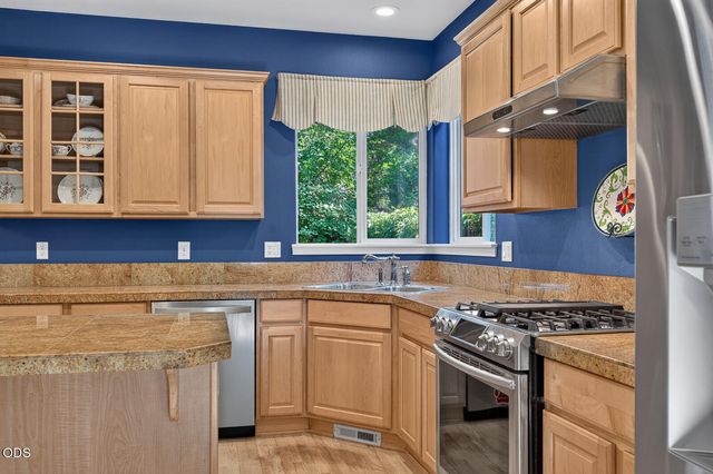 61042 Chamomile Place, Bend, OR 97702