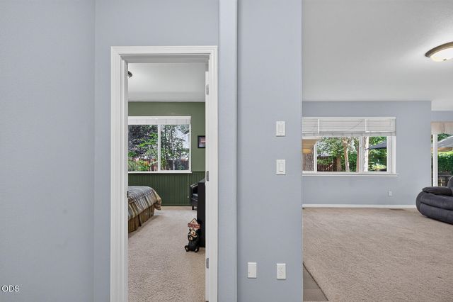 61042 Chamomile Place, Bend, OR 97702