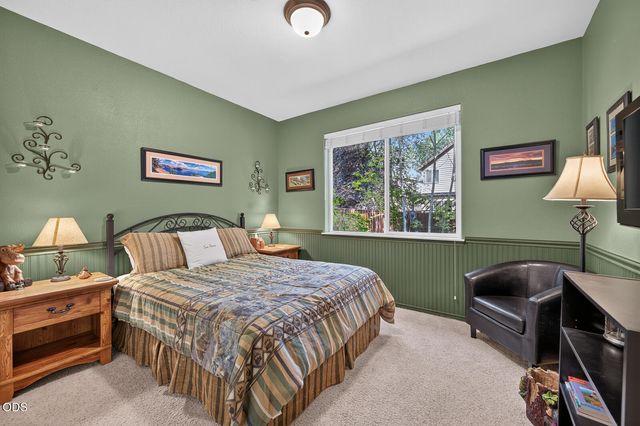 61042 Chamomile Place, Bend, OR 97702
