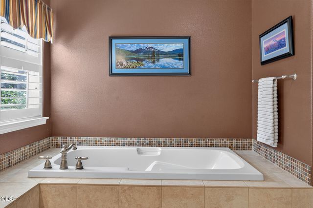 61042 Chamomile Place, Bend, OR 97702