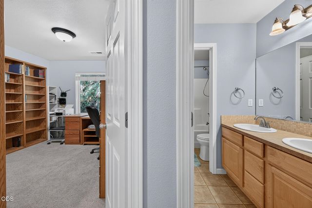 61042 Chamomile Place, Bend, OR 97702