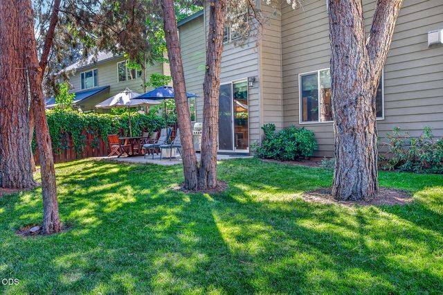 61042 Chamomile Place, Bend, OR 97702