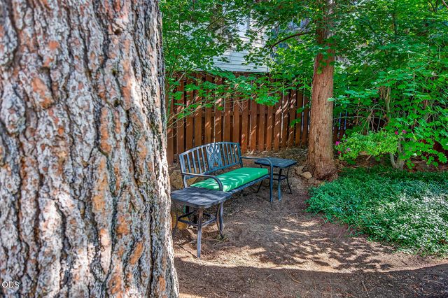 61042 Chamomile Place, Bend, OR 97702
