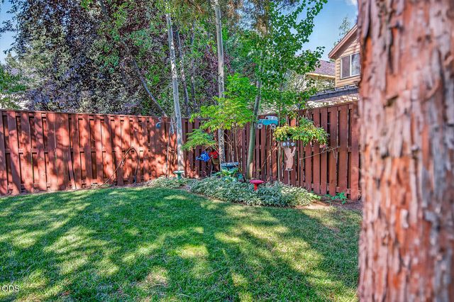 61042 Chamomile Place, Bend, OR 97702