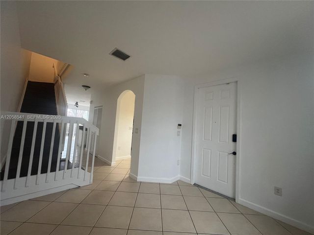 9323 SW 227th St 3-5, Cutler Bay, FL 33190