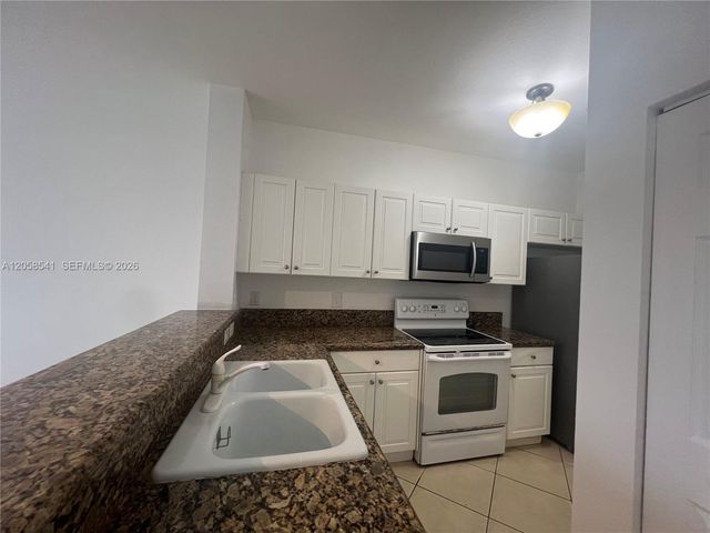 9323 SW 227th St 3-5, Cutler Bay, FL 33190