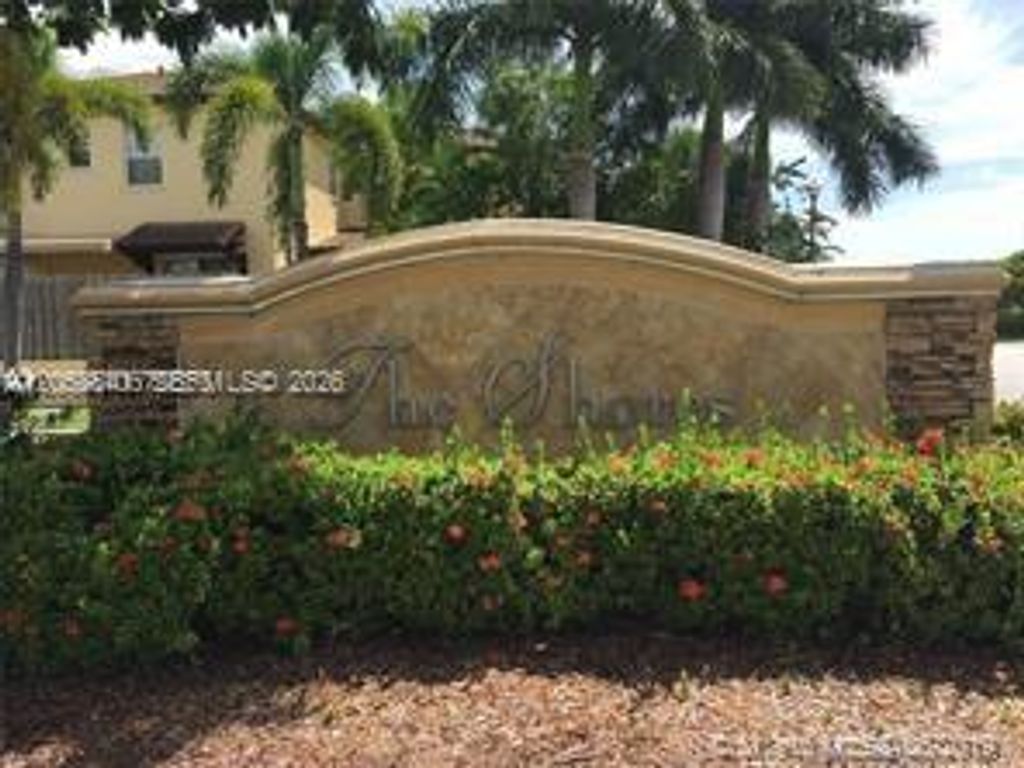 9323 SW 227th St 3-5, Cutler Bay, FL 33190