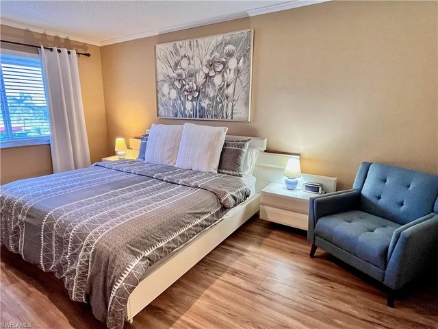 256 Palm DR 6, Naples, FL 34112