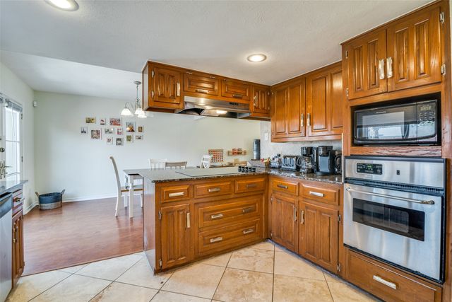718 Angle Ridge Circle, Garland, TX 75043