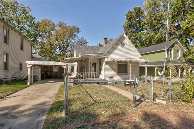 934 W 7th Street, Leavenworth, KS 66048