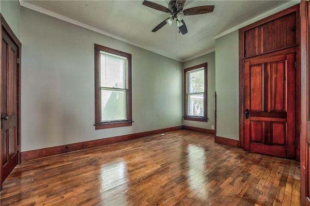 934 W 7th Street, Leavenworth, KS 66048