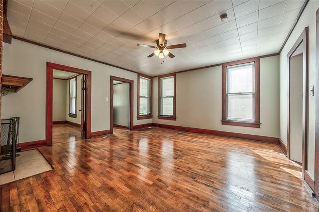 934 W 7th Street, Leavenworth, KS 66048