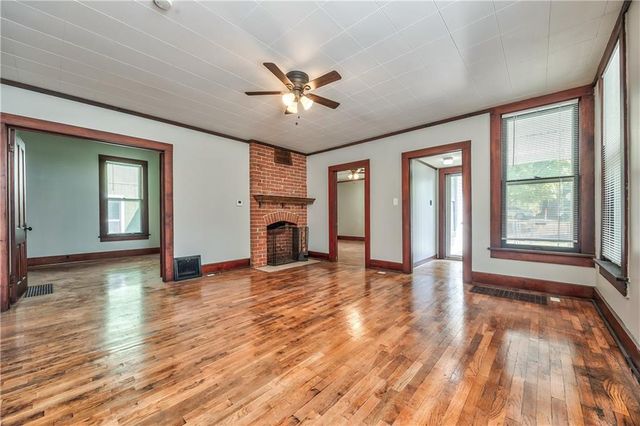 934 W 7th Street, Leavenworth, KS 66048