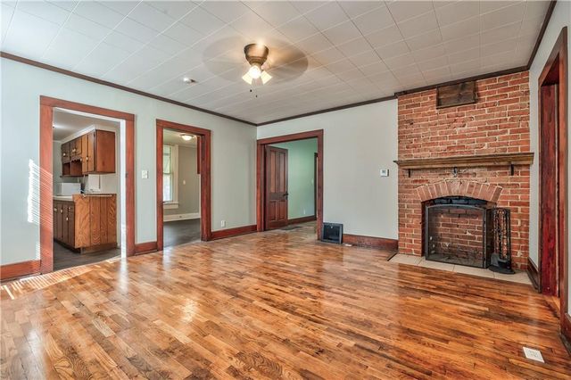 934 W 7th Street, Leavenworth, KS 66048