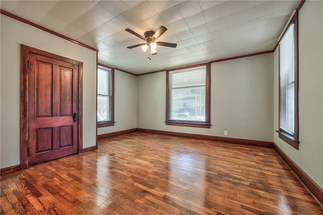 934 W 7th Street, Leavenworth, KS 66048