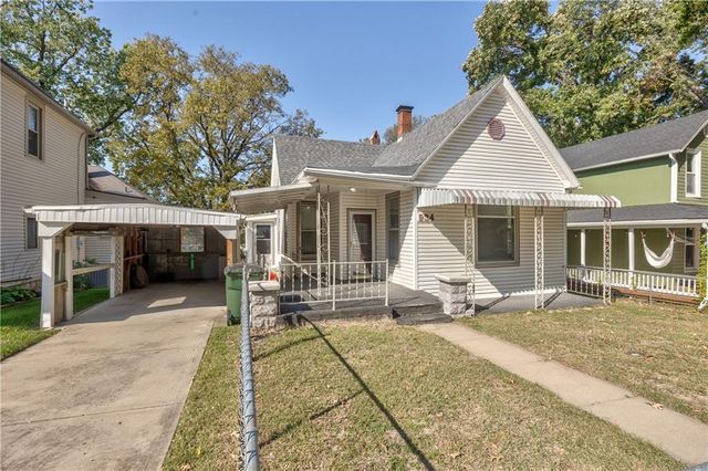 934 W 7th Street, Leavenworth, KS 66048