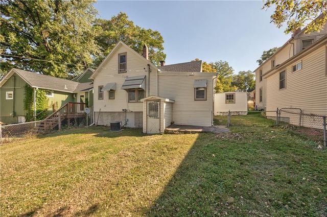 934 W 7th Street, Leavenworth, KS 66048