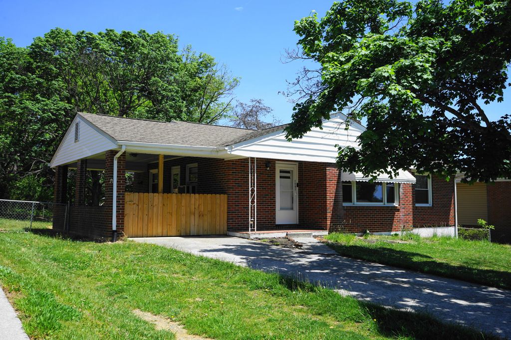 2901 Neil DR, Roanoke, VA 24019