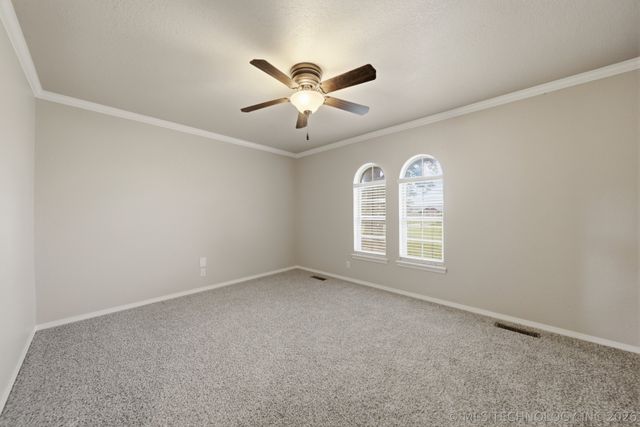 1915 W Taft Avenue, Sapulpa, OK 74067