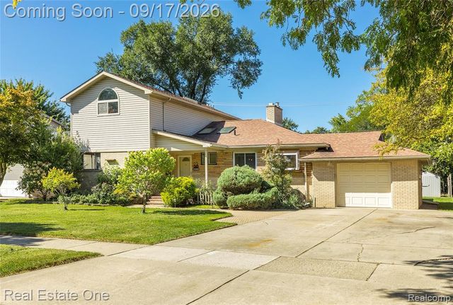 25313 Scotia Road, Huntington Woods, MI 48070
