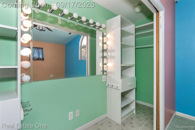 25313 Scotia Road, Huntington Woods, MI 48070