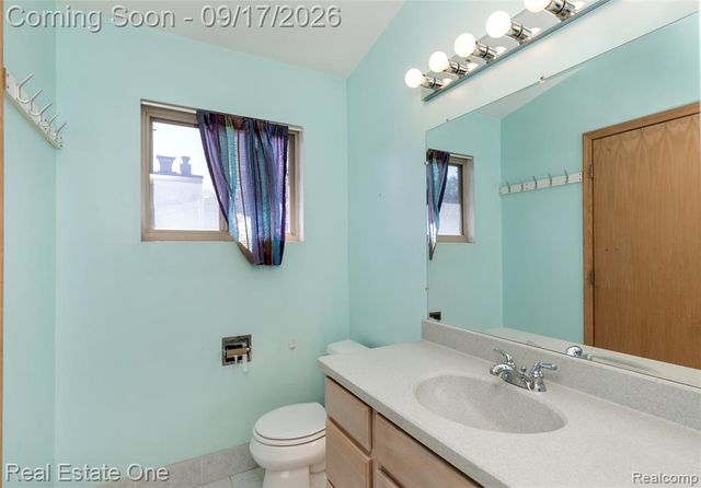 25313 Scotia Road, Huntington Woods, MI 48070