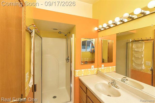 25313 Scotia Road, Huntington Woods, MI 48070