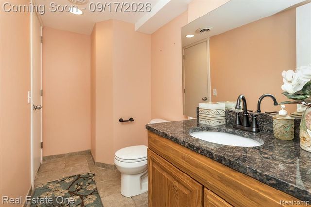 25313 Scotia Road, Huntington Woods, MI 48070