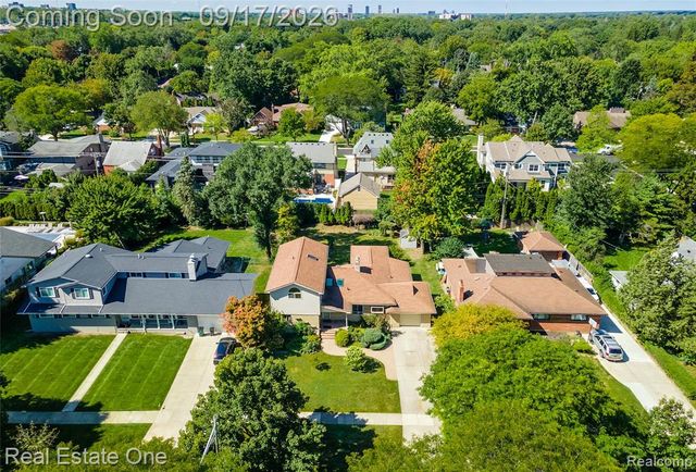 25313 Scotia Road, Huntington Woods, MI 48070