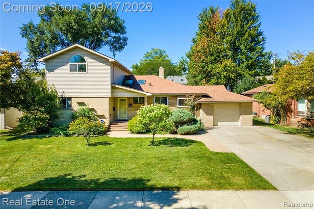 25313 Scotia Road, Huntington Woods, MI 48070