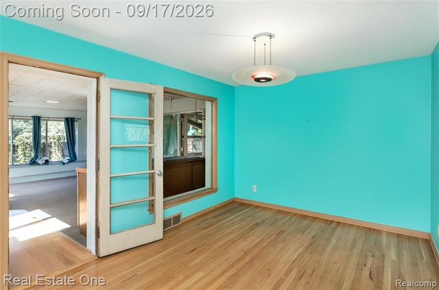 25313 Scotia Road, Huntington Woods, MI 48070