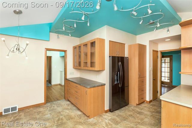 25313 Scotia Road, Huntington Woods, MI 48070