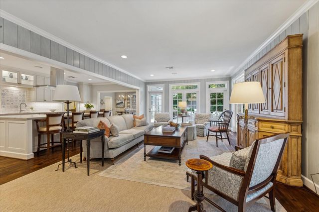 28 E Broad Oaks Drive, Houston, TX 77056