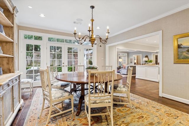 28 E Broad Oaks Drive, Houston, TX 77056