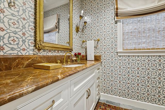 28 E Broad Oaks Drive, Houston, TX 77056