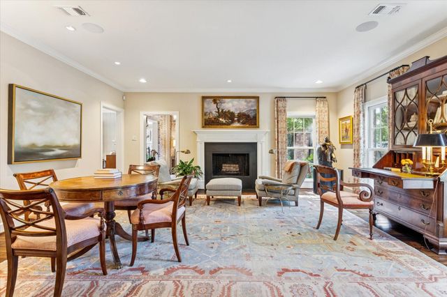 28 E Broad Oaks Drive, Houston, TX 77056