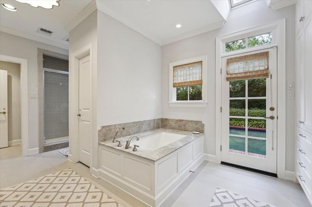 28 E Broad Oaks Drive, Houston, TX 77056